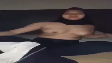 Merayu Ukhty Buka Baju Perlahan Ranjang